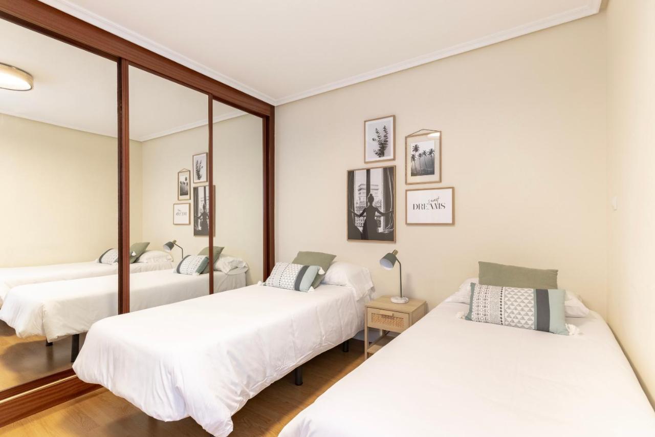 Akomodat En Apartamento En El Centro De Bilbao Con Parking Zewnętrze zdjęcie