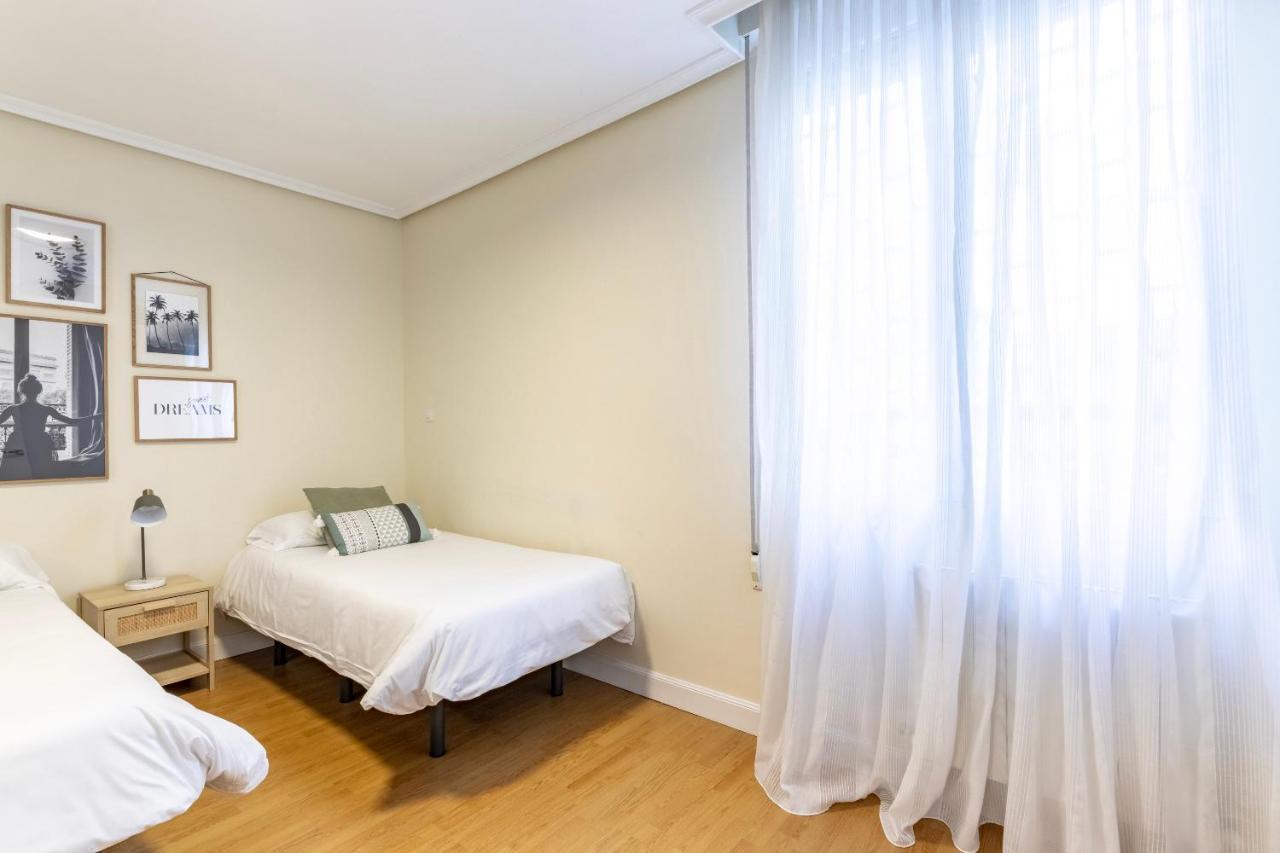 Akomodat En Apartamento En El Centro De Bilbao Con Parking Zewnętrze zdjęcie