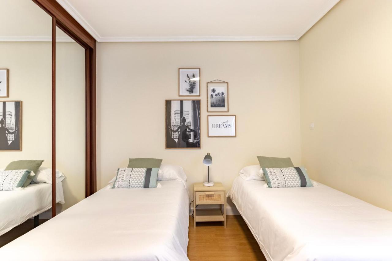 Akomodat En Apartamento En El Centro De Bilbao Con Parking Zewnętrze zdjęcie